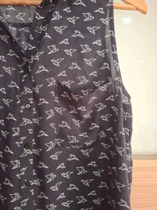 Camisa sin mangas con estampado de pájaros