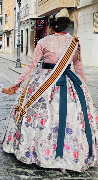 Vestido de fallera (con adrezo+peinetas+zapatos)