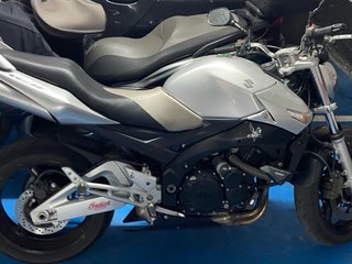 Suzuki GSR 600 Naked 98cv