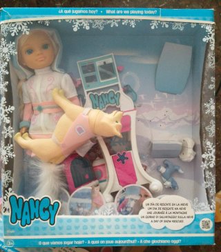 Muñeca Nancy de rescate en la nieve