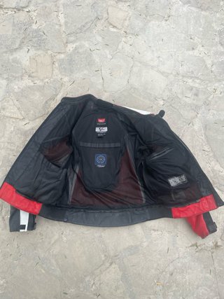 Chaqueta Berik roja y negra