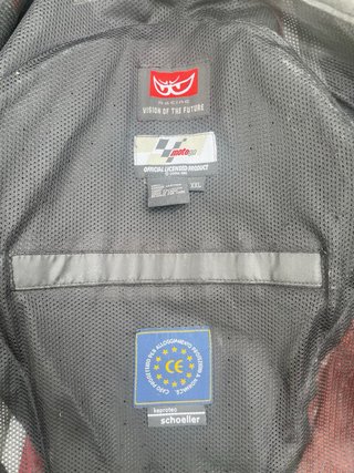 Chaqueta Berik roja y negra
