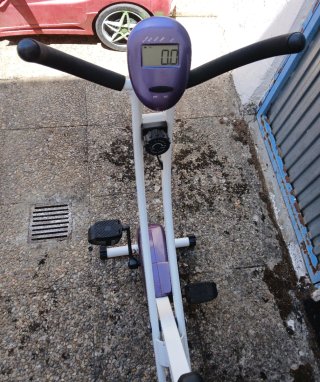 Bicicleta estática gimnasio