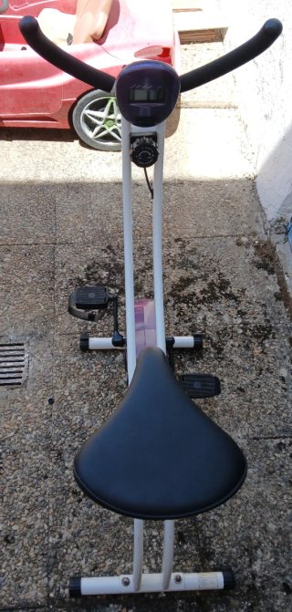 Bicicleta estática gimnasio