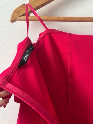 Mono Zara palabra de honor fucsia