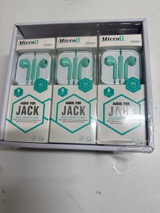 Un total de 24 auriculares con cable verde y negro