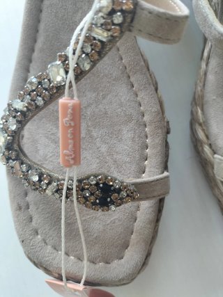 Sandalias cuña Alma en Pena de pedrería nuevas.