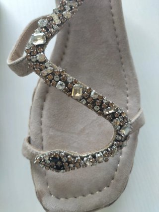 Sandalias cuña Alma en Pena de pedrería nuevas.