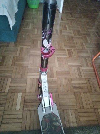 Patinete infantil rosa y plateado