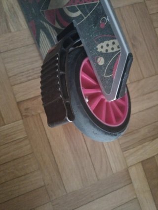 Patinete infantil rosa y plateado