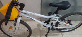 Bicicleta infantil blanca