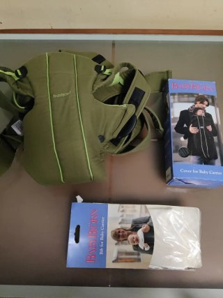 Mochila BabyBjörn + Chubasquero y Babero