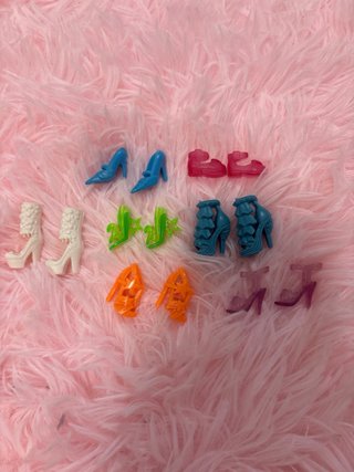 Monedero gato brillante + 7 pares zapatos barbie