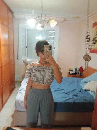 Conjunto Top Rayas y Pantalón Azul.