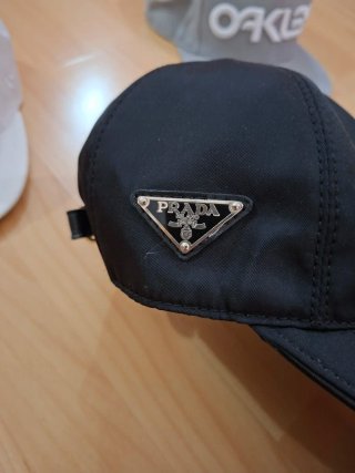 Lote 3 Gorras Oakley y Prada