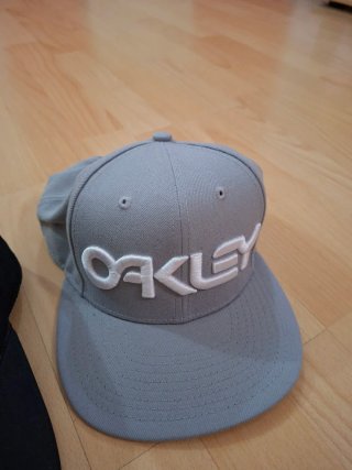Lote 3 Gorras Oakley y Prada