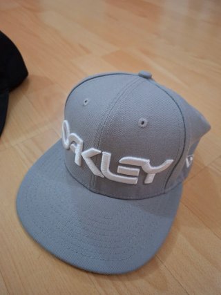Lote 3 Gorras Oakley y Prada