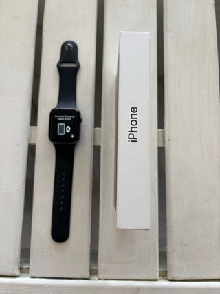 iPhone 16 + Apple Watch 4 Nero