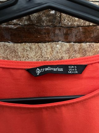 Blusa de mujer mangas 3/4 de volante Stradivarius