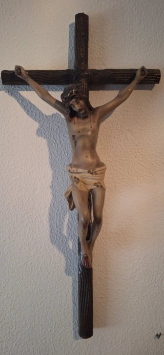 Crucifijo antiguo de pared