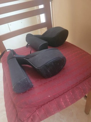 Zapatos de plataforma negros, de raso