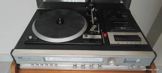 Tocadiscos Bettor EF 365 con altavoces