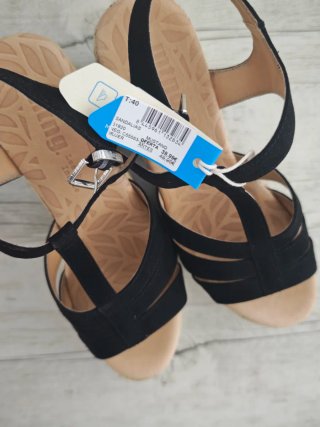 Sandalias Mustang Negras Tacon Cuña Sin estrenar