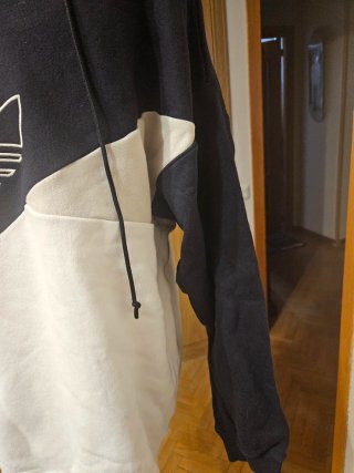 Sudadera Adidas Negra y Blanca