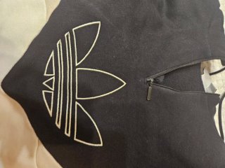 Sudadera Adidas Negra y Blanca