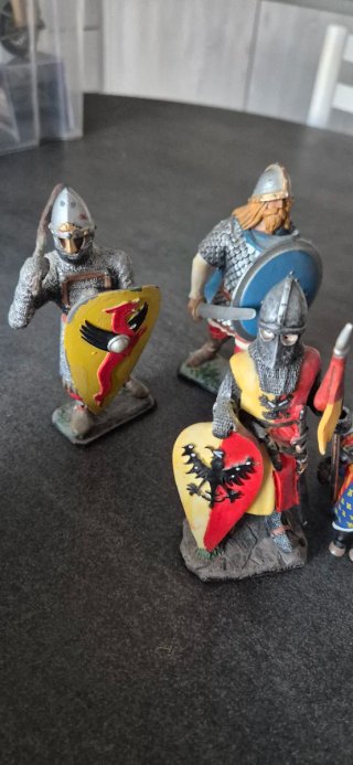 Statuette medievali guerrieri