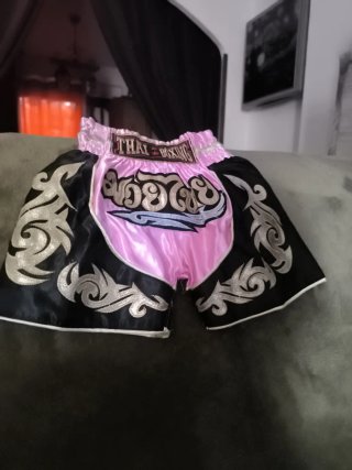 Guantes y pantalón Muay Thai Windy Rosa