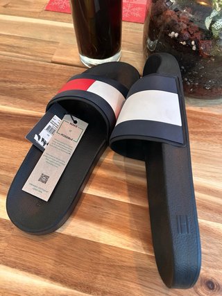 Chanclas Tommy Hilfiger Talla 44, si caja