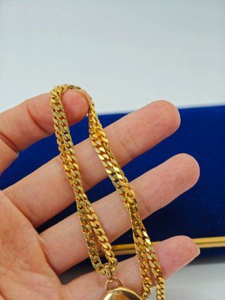 Collana con ciondolo cameo oro