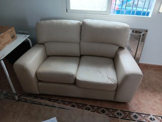 Sofá de polipiel beige 2 plazas OFERTON