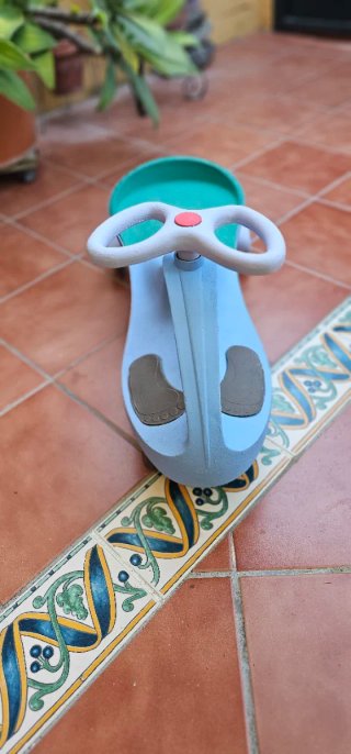 Patinete infantil azul y verde