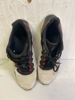 Zapatillas Fila Talla 46 Negras y Blancas