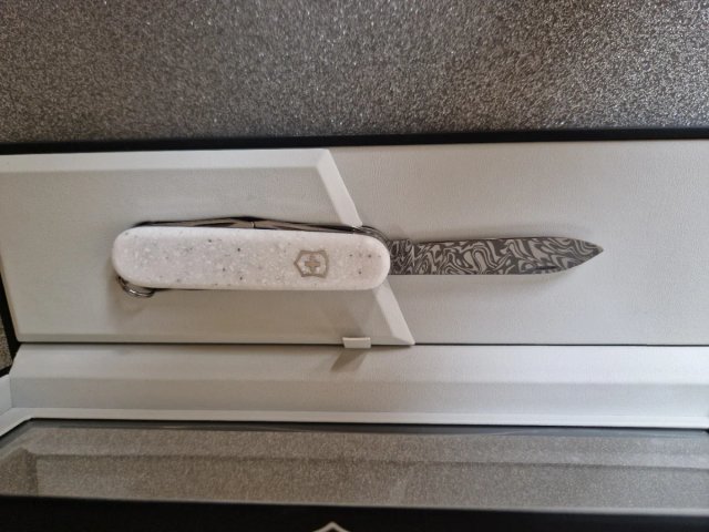 Victorinox Damast Edición Limitada 2025