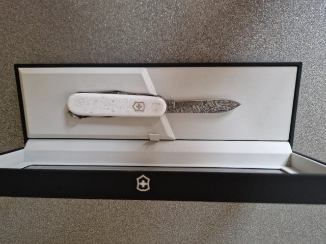 Victorinox Damast Edición Limitada 2025