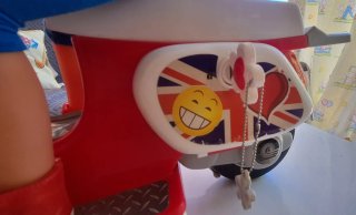 Muñeca con moto
