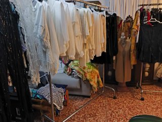 Complementos para tienda: sombreros y bolsos