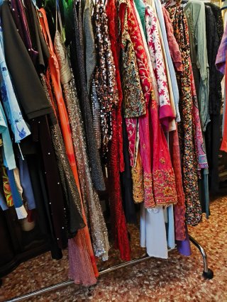 Complementos para tienda: sombreros y bolsos