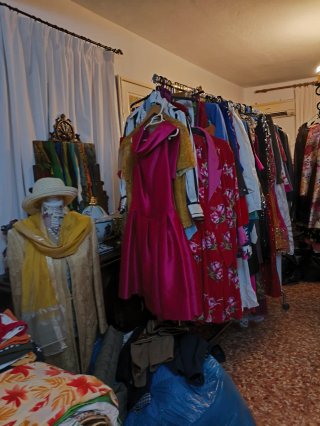 Complementos para tienda: sombreros y bolsos