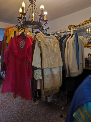 Complementos para tienda: sombreros y bolsos