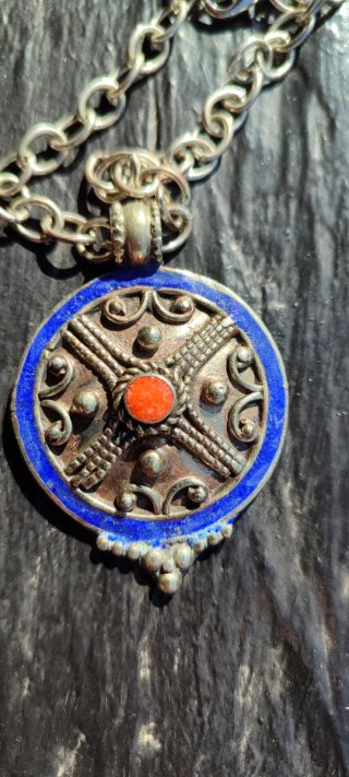 COLLAR Y PULSERA BISUTERÍA METAL Y PIEDRA