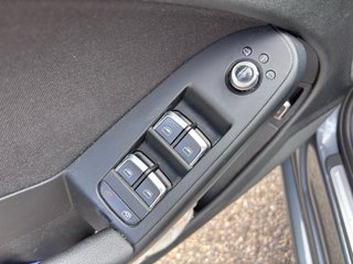 Audi A4 2.0 TDI 143 multitronic Advance edition 4p