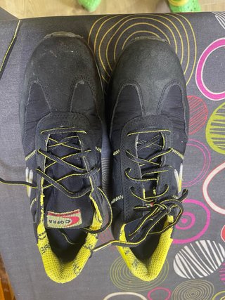 Zapatos de trabajo COFRA negros y amarillos