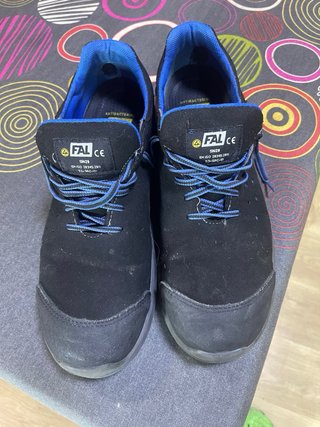 Zapatos de trabajo COFRA negros y amarillos