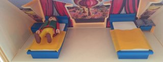 Casa de juguete con figuras