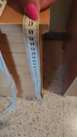 Cómoda y mesita de noche de madera