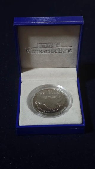 Medalla Victoria de Samotracia, Museo de Louvre